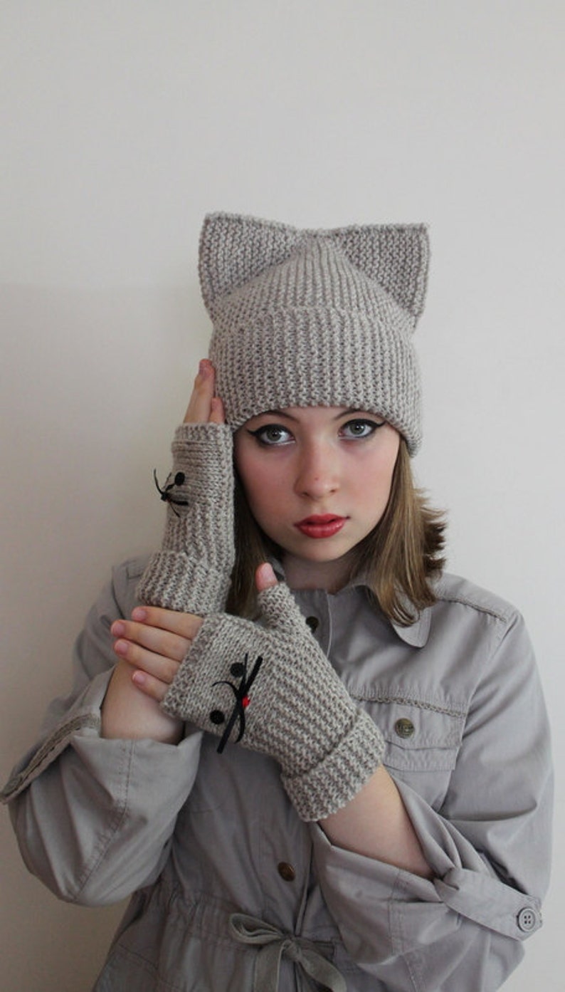 Valentines Gifts For Her, Beige Cat Gloves, Knit Winter Gloves, Driving Gloves Women, Knit Cat Accessories, Wrist Warmers, Warm Cozy Mittens image 3