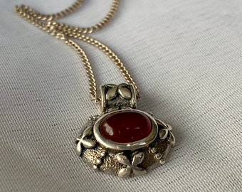 Delightful Vintage Sterling Silver Carnelian Floral Pendant Necklace Thailand SU