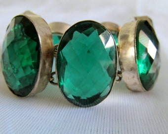 Lustrous Vintage Emerald Green Oval Checkerboard Cut Glass Silver Plated Link Toggle Bracelet