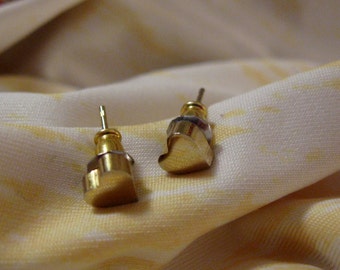 Charming Dainty Vintage Gold Tone Heart Stud Earrings