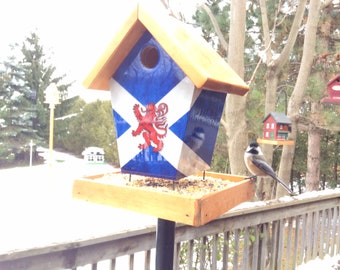 Mangeoire à oiseaux en Écosse