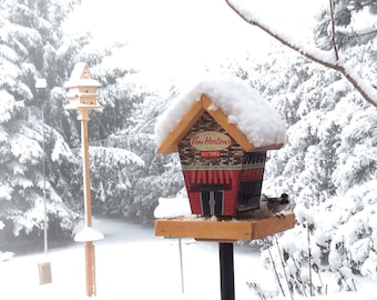 Coffee Lovers Fly Thru Feeder (Stained Roof)