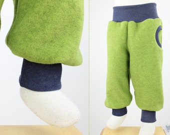 Tobe trousers made of green mottled eco-fleece, with pockets, grow with you for a long time, cuddly soft, heat-retaining and water-repellent