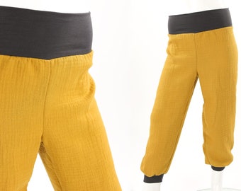 Yellow children's trousers made of organic muslin