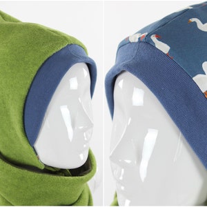 Gorro infantil polar reversible en color verde y azul gansos