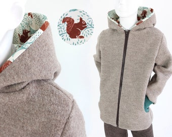 Kinder-Wolljacke beige mit Eichhörnchen, aus Öko-Wollwalk, wächst lange mit