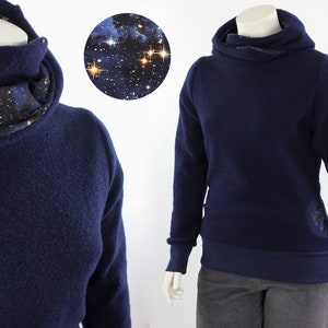 Wollpulli aus Wollwalk marineblau mit BLUE GALAXY, mit Kapuze, atmungsaktiv, wärmeregulierend, schmutzabweisend