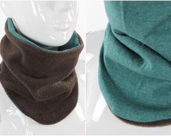 Reversible fleece scarf in mottled brown and green