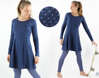 Robe patineuse à manches longues, pois sur marine, robe d'été élégante en éco-jersey