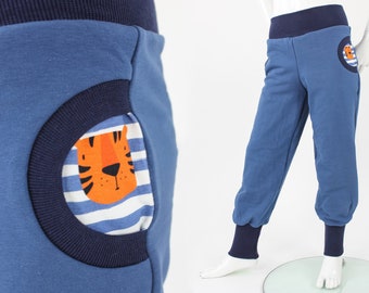 Tobehose für Kinder taubenblau mit Tigern auf Streifen