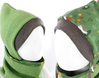 Children's reversible wool hat in light green with hedgehogs