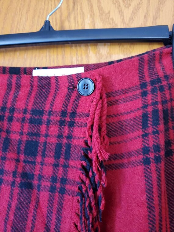 Gorgeous Vintage below the knee wool blend tartan… - image 5