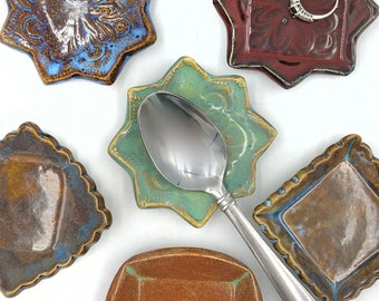 Vintage Collectible SpoonEnameled Kangaroo Australia Medallion Tea SpoonStuart Silverplate SpoonOrnate Figural HandleMade in Australia