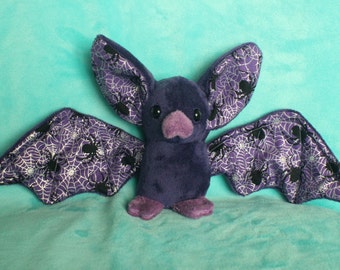 Araignée brillante violette toile d'araignée Halloween fantasmagorique chauve-souris en peluche Minky 23 cm fait main