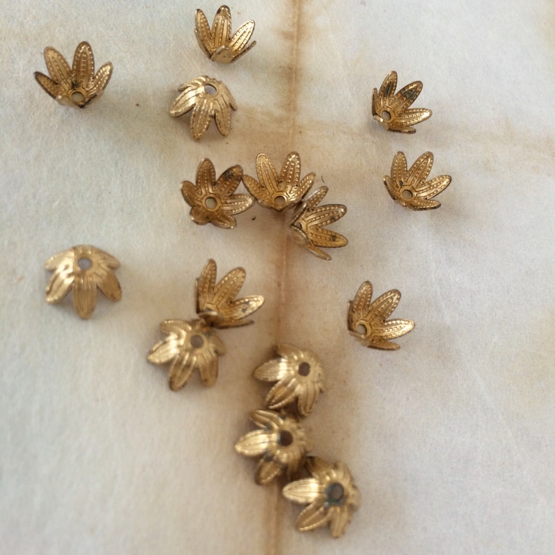 Tiny Vintage Leaf Bead Caps, Leaf Findings, 14PCS, USA Made. image 4