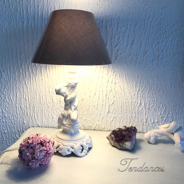 Lampe en metal blanc chérubin accroché un style shabby chic