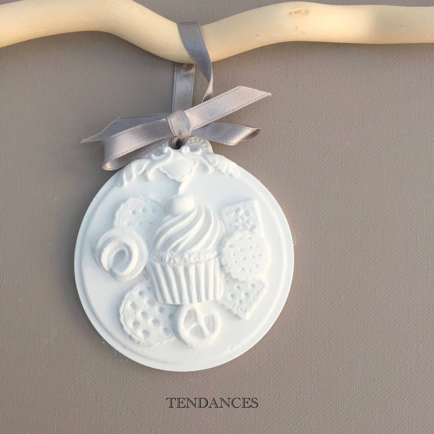 Medaillon en Plâtre de Petit Douceur Sucrée