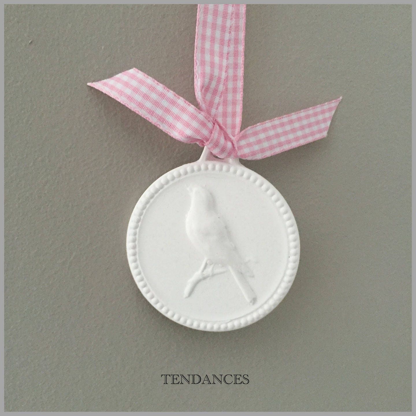 Objets de Decoration en Ceramique Rond Oiseau A Suspendue Ruban Rose