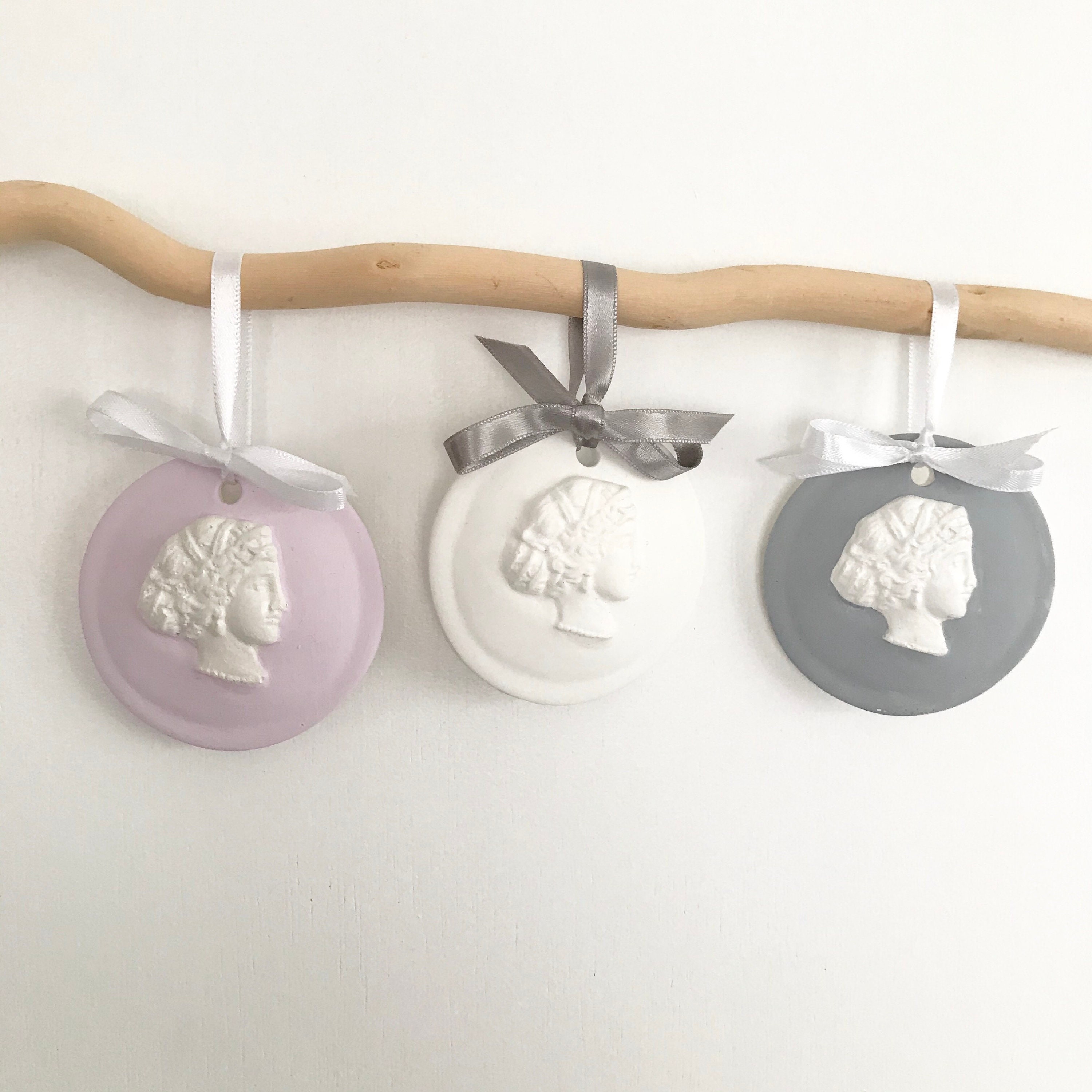 Médaillon La Dame Grecque