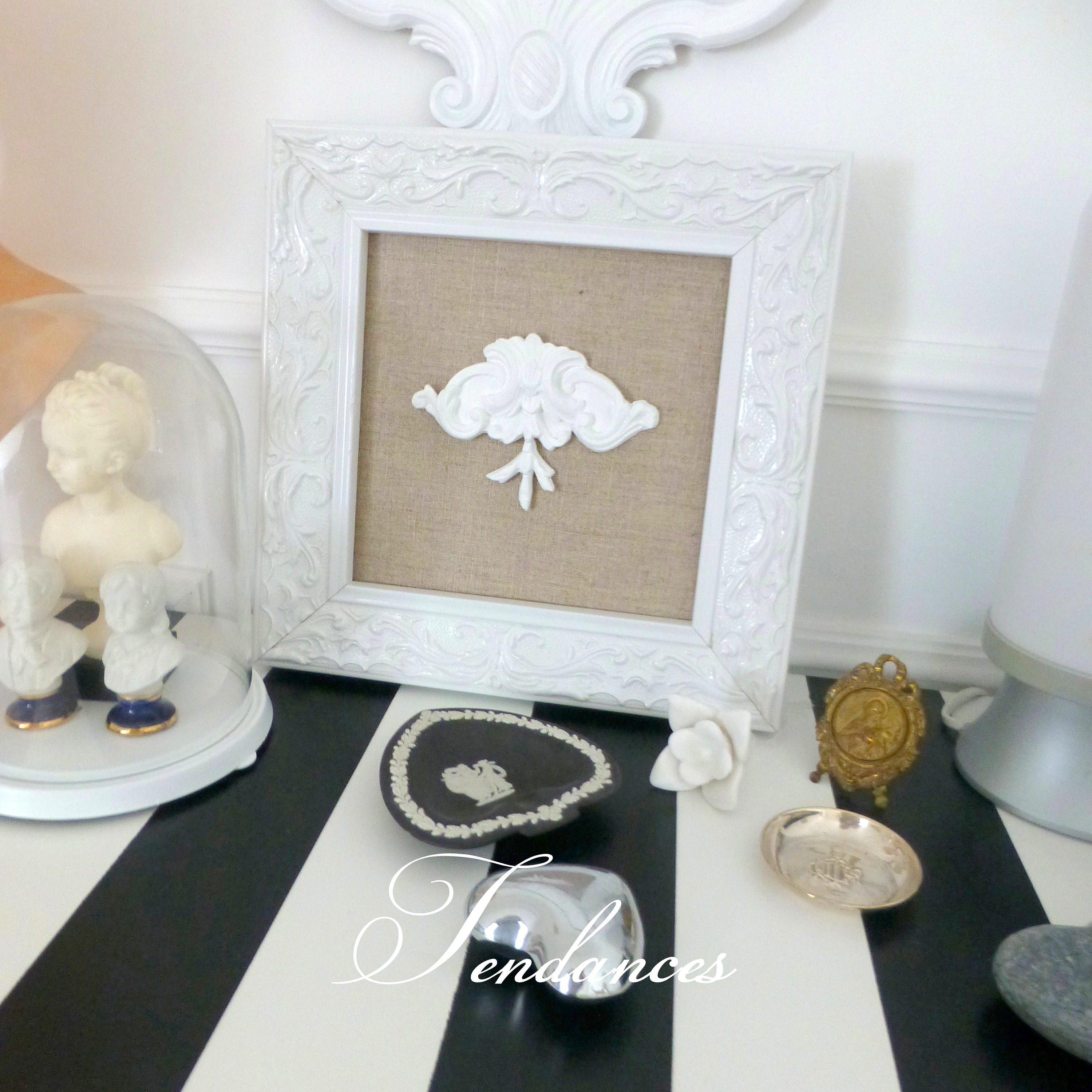 Cadre Baroque sur Une Toile en Lin avec Ornement Staff Carré 29 X cm