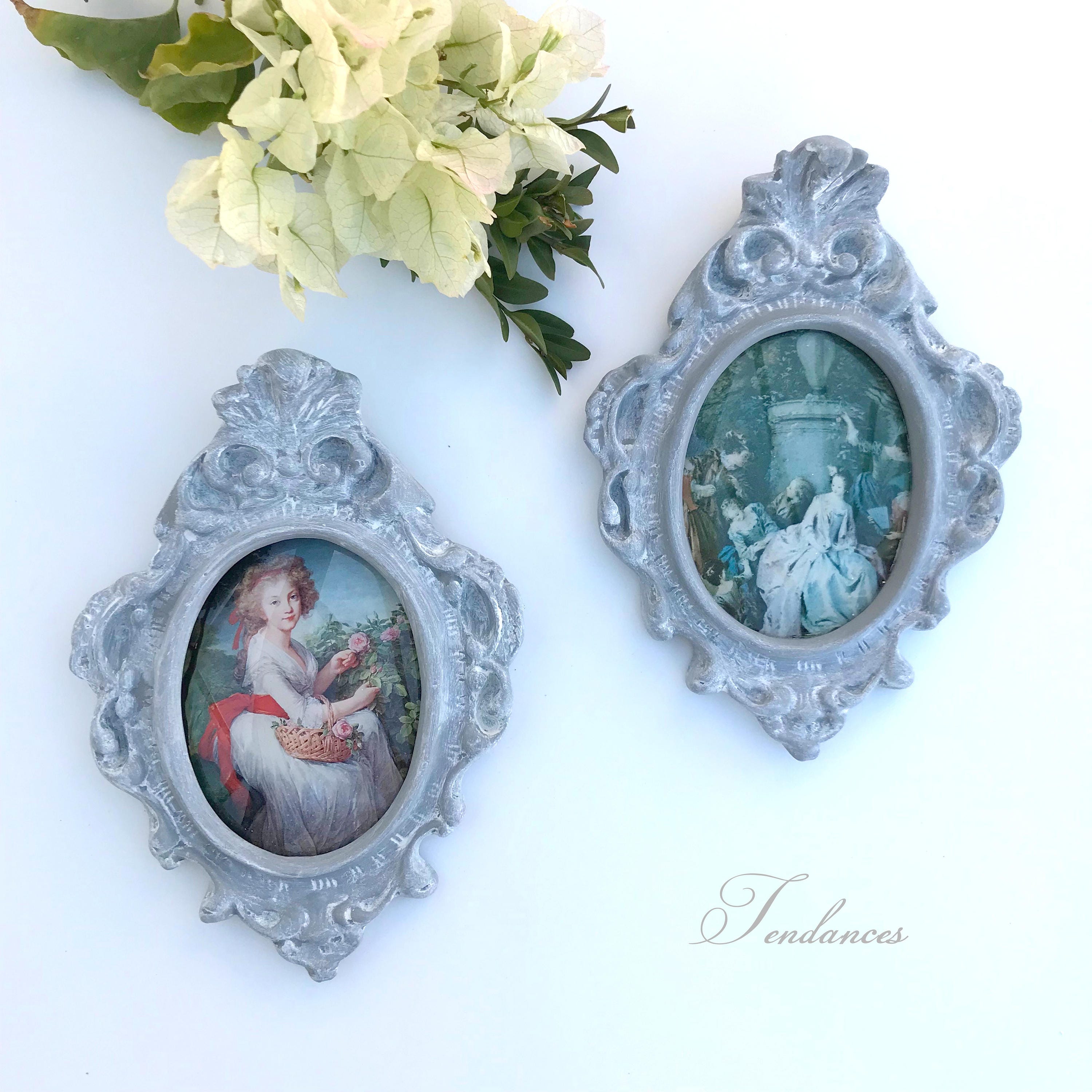 2 Cadres en Plâtre Gris Blanchis Du Style Gustavien