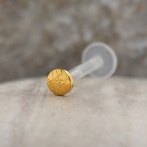 Gold Flat Back Labret Ohrring - Minimalistischer Knorpel Piercing Schmuck für Tragus, Helix, Conch und Medusa