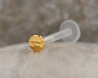 1,2 mm 16G gehämmerter Gold-Labret-Ohrring mit Tragus-Nasenknorpel und flacher Rückseite