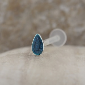 Labret Tragus Conch Knorpel Ohrring mit flacher Rückseite / Tropfen Form / Blau / Sterling Silber