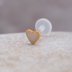Minimalist Heart Piercing Earring – Pearl Enamel, Gold-Filled, BioFlex Bar