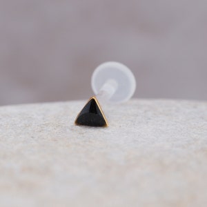 Piercing elicoidale per cartilagine posteriore piatto / Oro nero / Push In senza filettatura / Triangolo