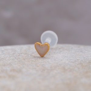 Heart Tragus Piercing Flat Back Earring Gold Stud imagem 9