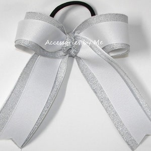 Lazos para animadoras al por mayor, clip de cinta brillante, lazo blanco plateado con purpurina, gomas para el pelo para gimnastas Leo, lazo escolar, lazos para el pelo al por mayor, cintas lisas al por mayor