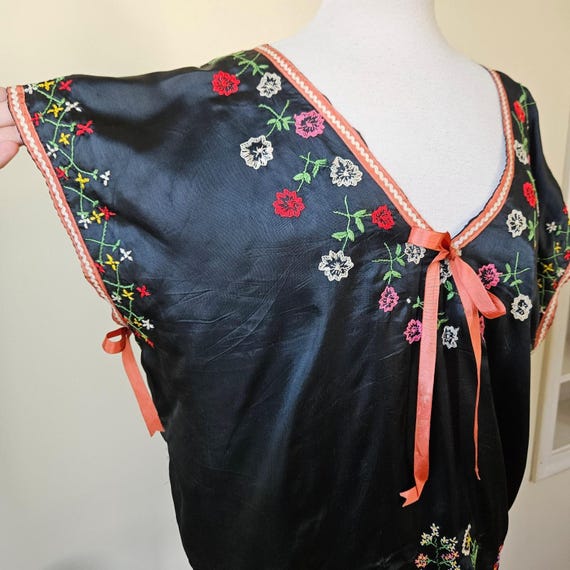 Antique Vintage 20s 30s Black Handmade Embroidere… - image 2