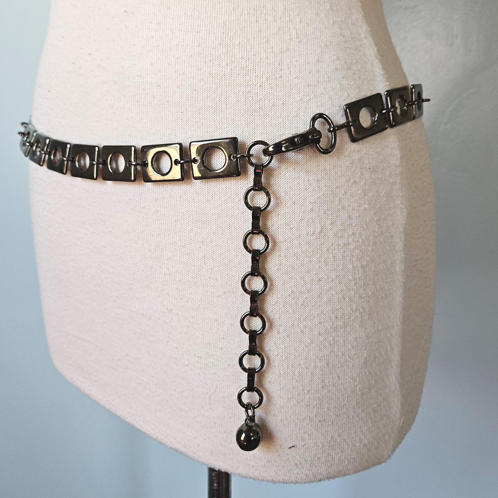 Leather and Gunmetal Chain Link Belt 2007 Chanel Chain Mail 9 Row Silver Square Buckle Belt  main image 4