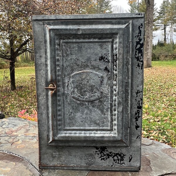 Vintage Farmhouse Pie Safe, Metal Bread and Cake Cabinet, Pie Box