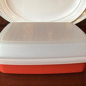 Vintage Small Tupperware Meat Marinade Keeper Container 1518 Red and White