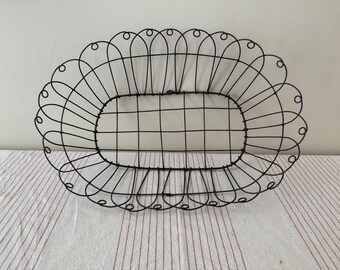 Cesta antigua francesa de alambre