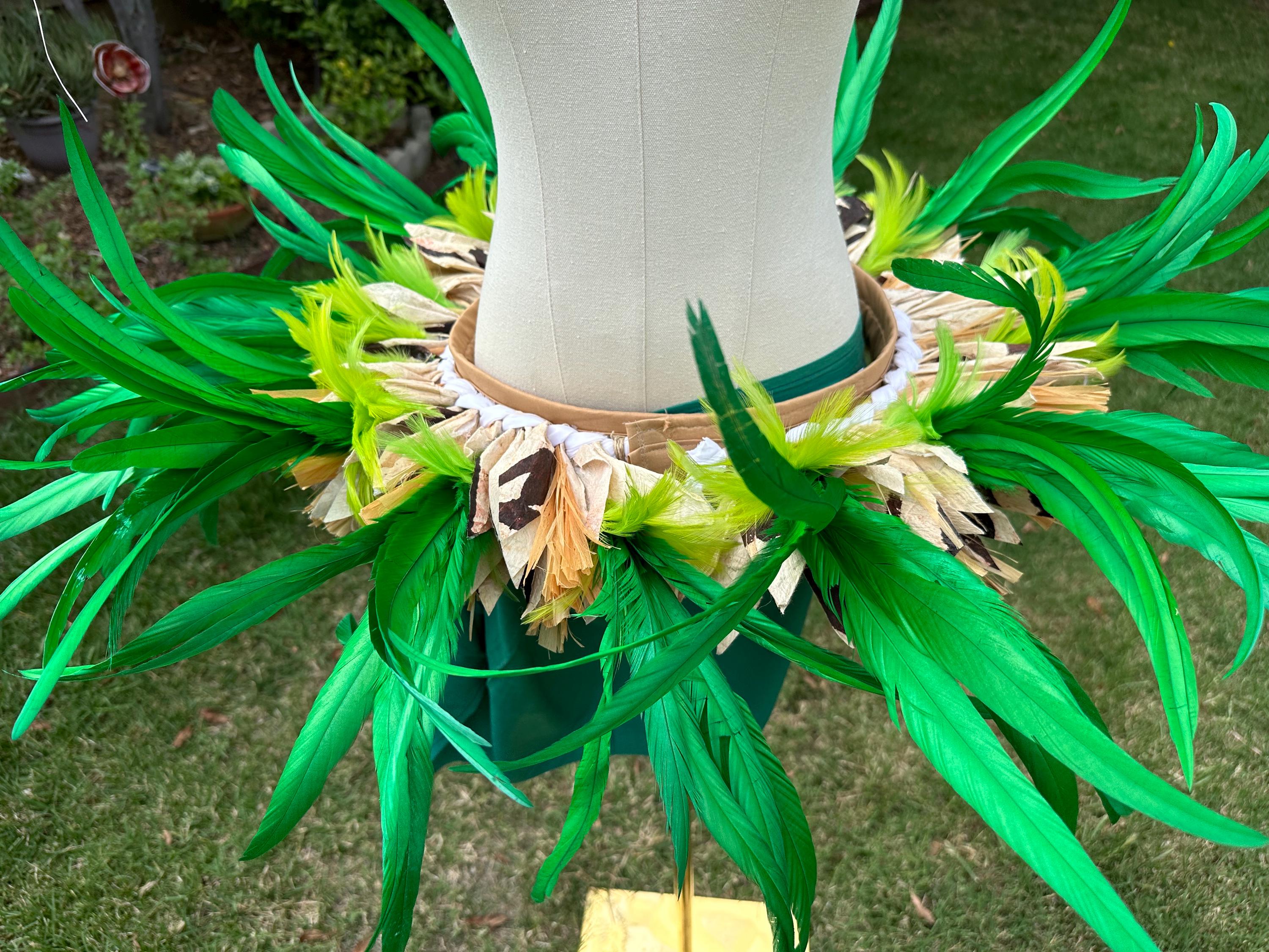 foufou ／groundmother belt Green Feather Tahitian Hip Belt With Ngatu - Etsy