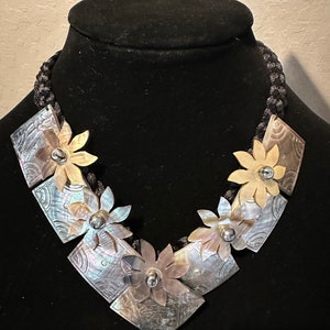 Mother of pearl shell flower necklace image 1