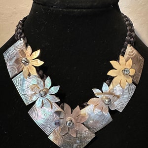 Mother of pearl shell flower necklace image 5