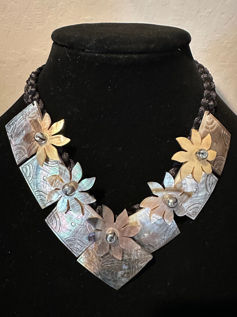 Mother of pearl shell flower necklace image 5