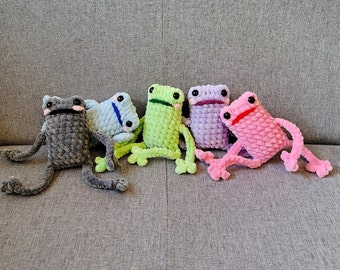 PLUSHIE: Crochet Leggy Frog Amigurumi (Small)