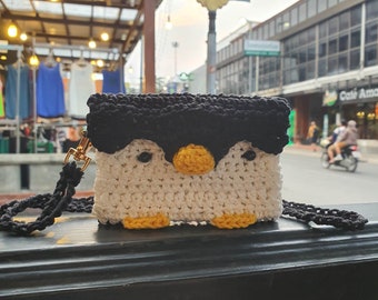 Penguin crochet purse in cotton.