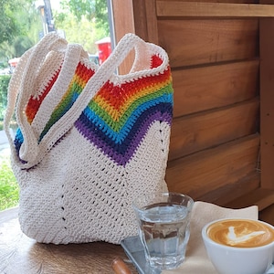 Granny square bottom bag crochet.