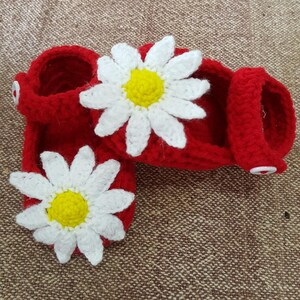 Daisy crochet baby shoes
