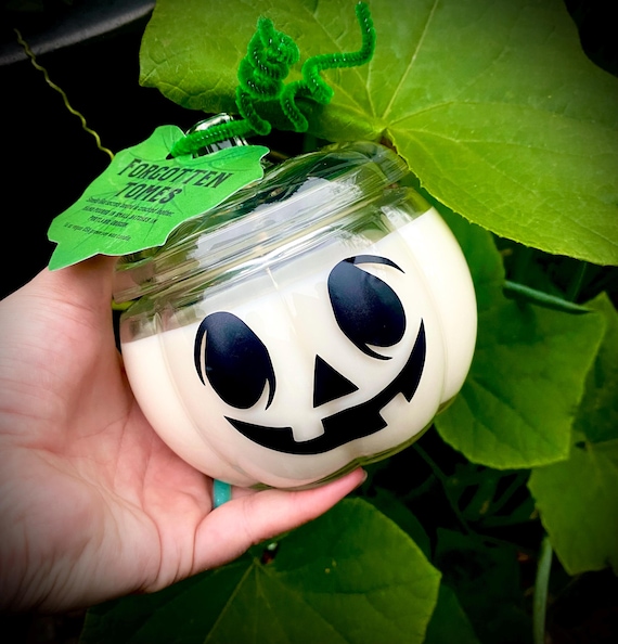 Forgotten Tomes – Old Library & Sandalwood Soy Candle- gothic Halloween gift!