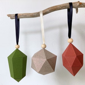 Geometric paper ornaments / set of 3 earth