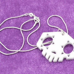 Sombra Skull Necklace image 3