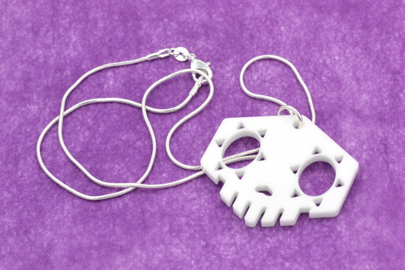 Sombra Skull Necklace image 3