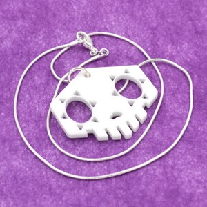 Sombra Skull Necklace image 2